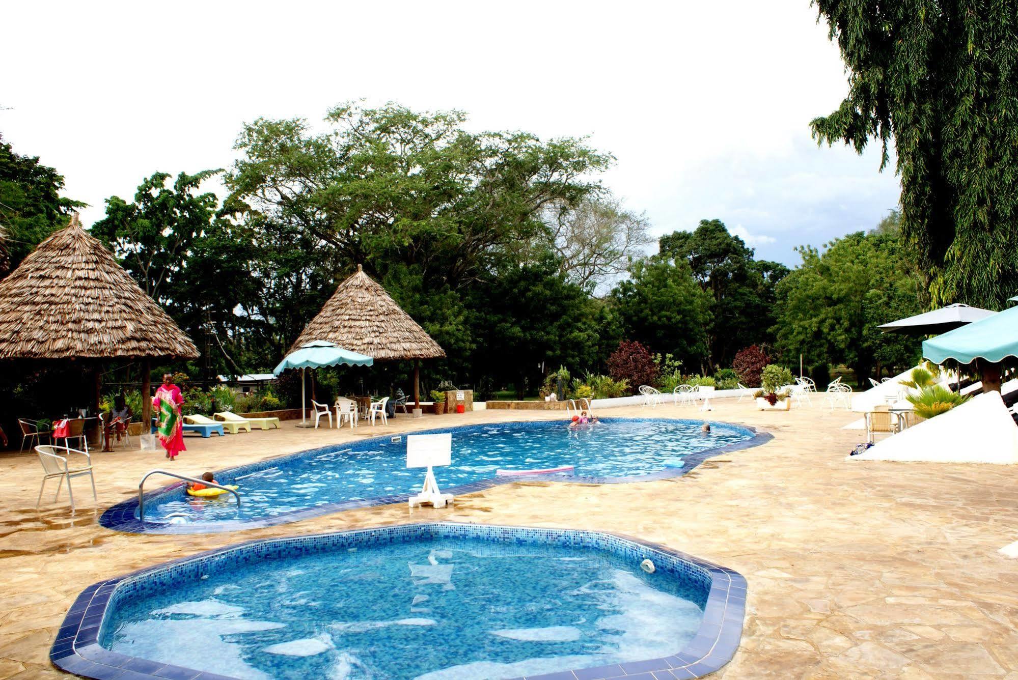 Morogoro Hotel Luaran gambar